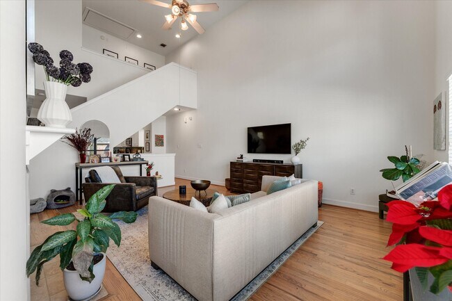 Building Photo - 650 Westcross St