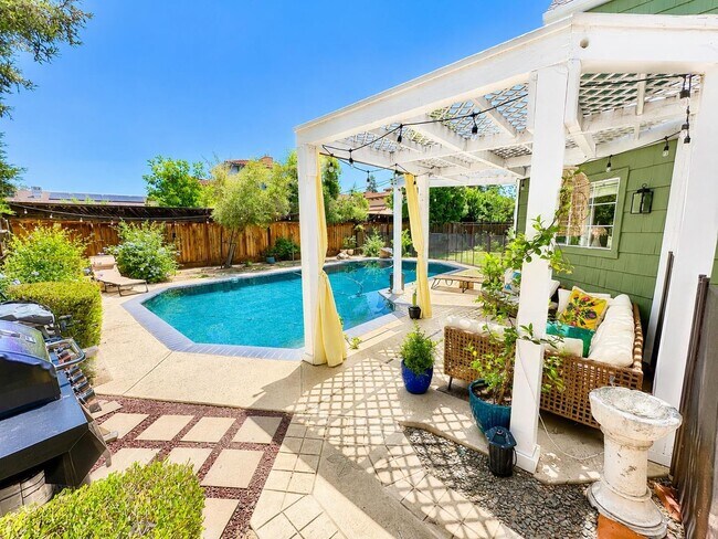 Building Photo - Beautiful Woodward Park 3/3 in Gated Community