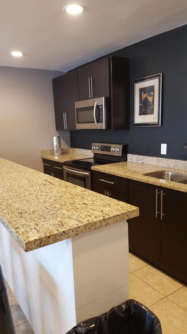 Building Photo - 421 NE 1st St