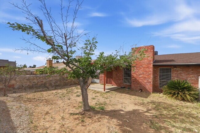 Building Photo - 3-Bedroom Duplex with Refrigerated AC.