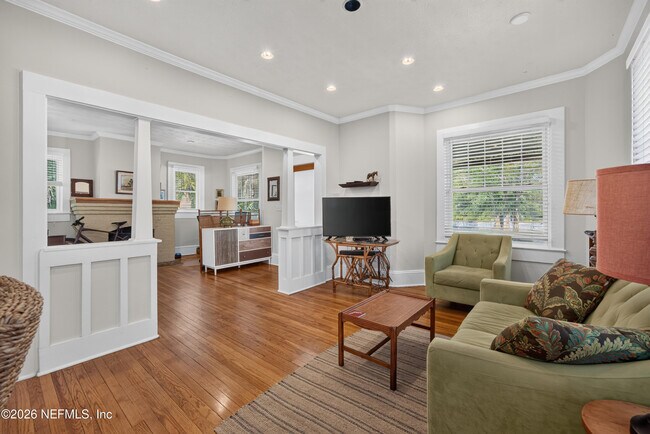 Building Photo - 1555 Belmonte Ave
