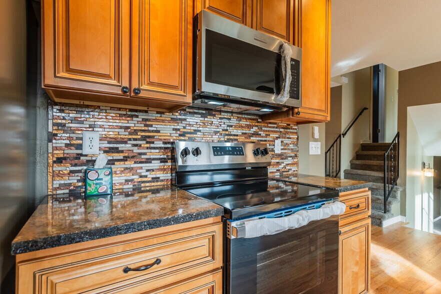Building Photo - 110 Lucerne Dr