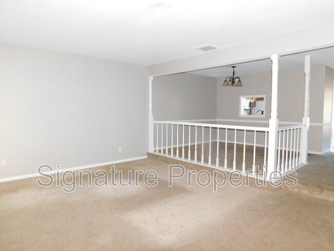 Building Photo - 5557 Old Guard Crescent