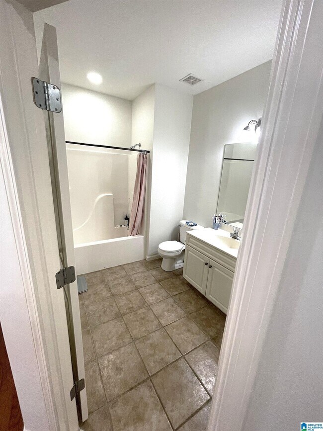 Building Photo - 2420 Abbeyglen Pl