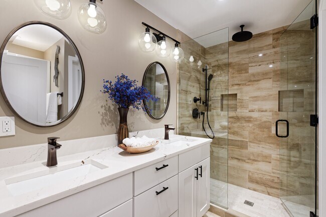 Building Photo - 888 Horse Ranch Dr