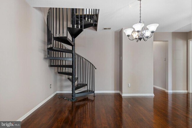 Building Photo - 312 River Birch Cir