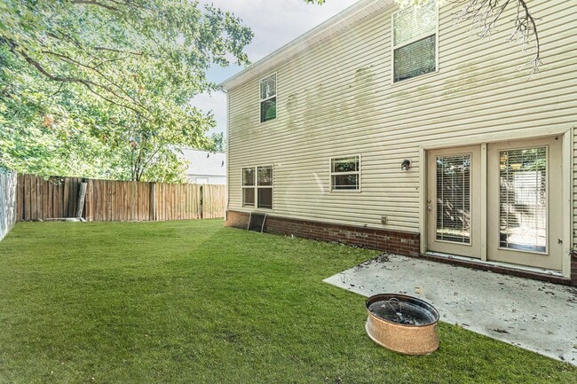 Building Photo - Great size duplex in Gravette!