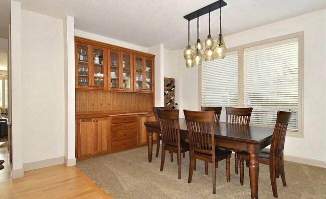 Building Photo - Spacious Single Family Home