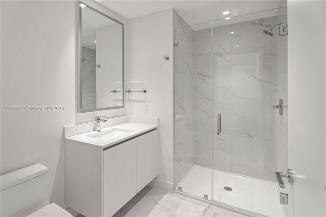 Building Photo - 700 NE 24th St