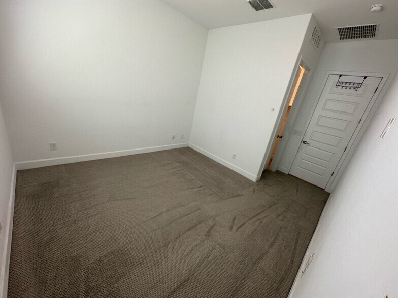 Building Photo - 6219 S 25th Pl
