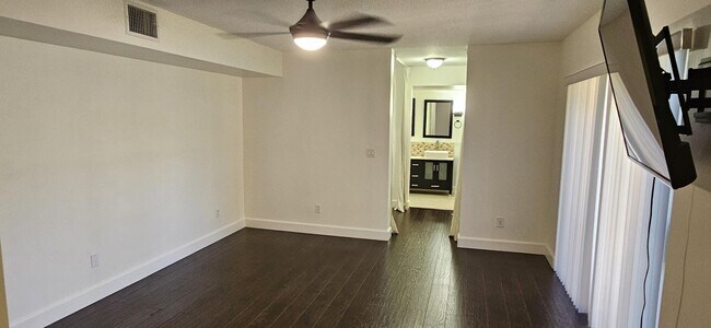 Building Photo - 11865 SW 11th Ct