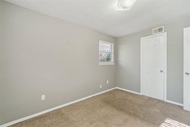 Building Photo - 4009 Vickie Dr