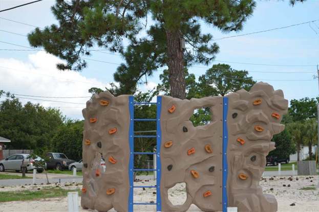 Building Photo - 1223 Redwood Ln