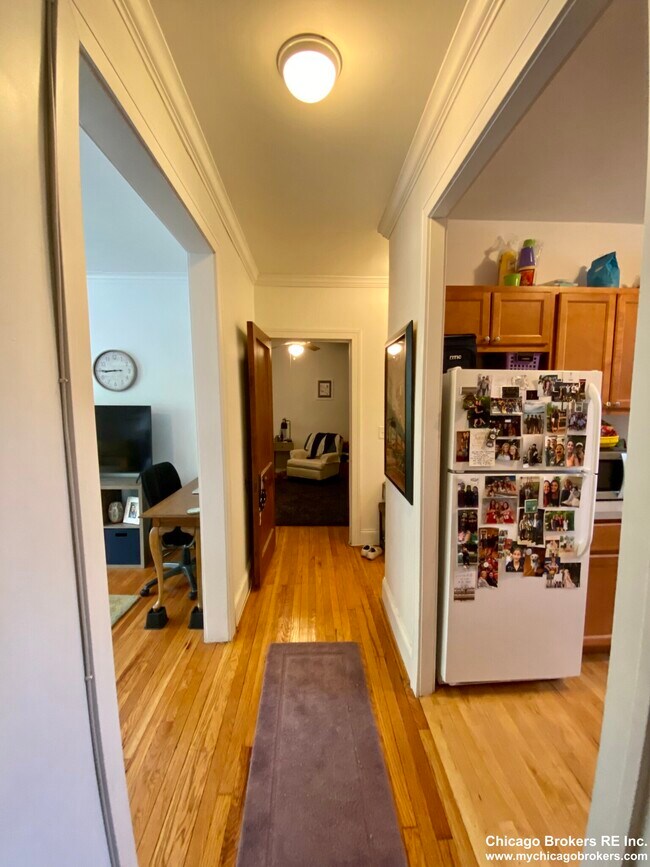 Building Photo - 506 W Belden Ave
