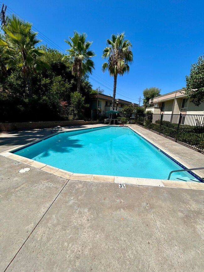 Building Photo - Beautiful Remodeled 2 bedroom 1 bath