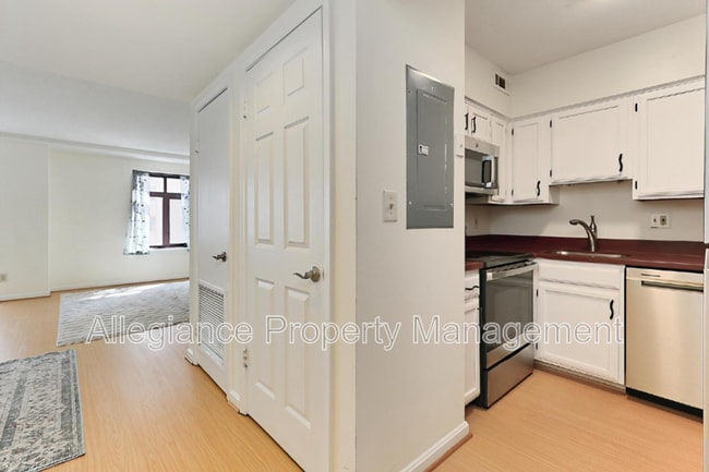 Building Photo - 2400 Clarendon Blvd