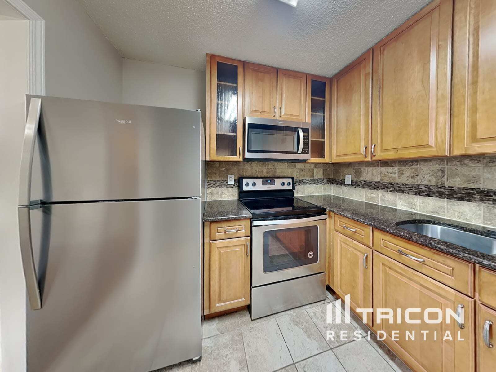 Building Photo - 389 Hillridge Dr