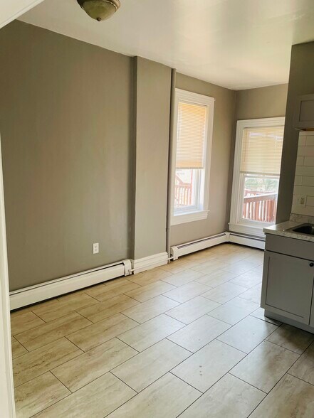 Building Photo - 1006 E Market St