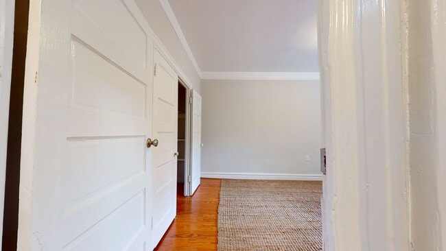 Building Photo - Bright & Sunny Large One Bedroom With Vaul...