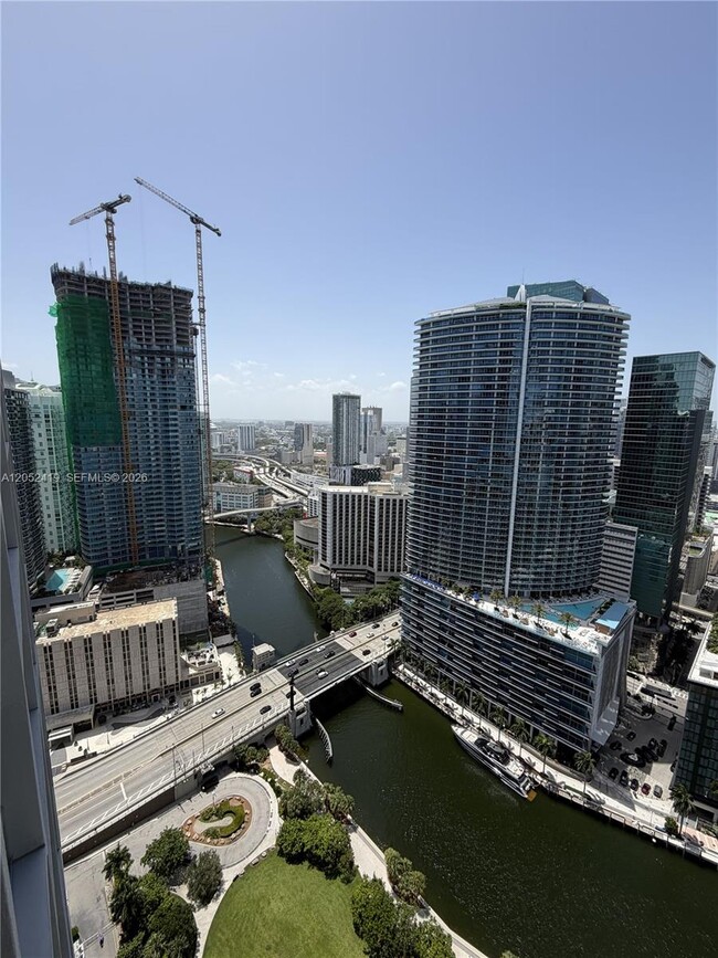 Building Photo - 475 Brickell Ave