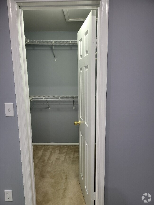 Building Photo - 6 Halstead Pl
