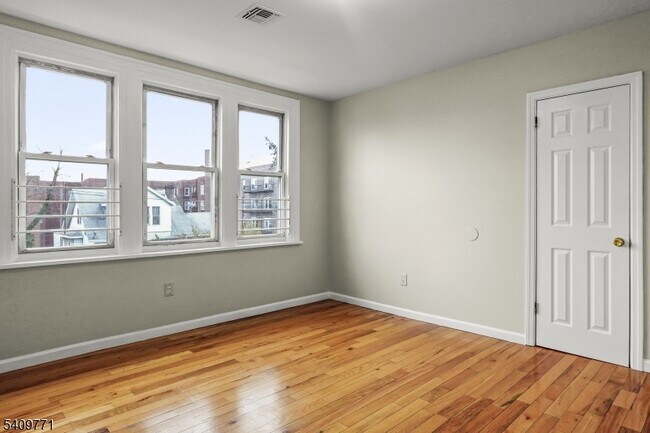 Building Photo - 117 Parkview Terrace