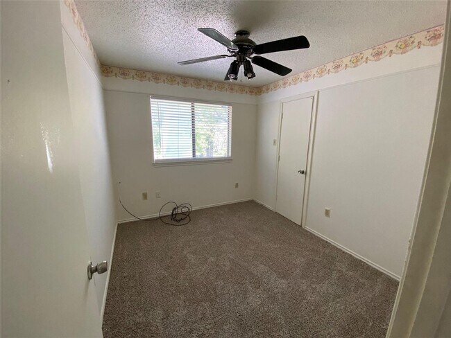 Building Photo - Coming Soon 3 bed 2 bath w/2 car garage