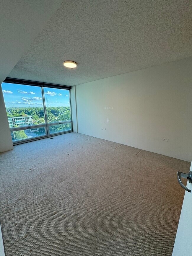 Building Photo - 9725 Woods Dr