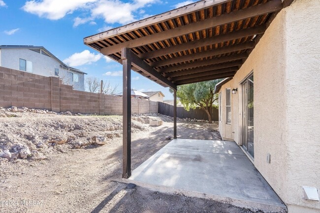 Building Photo - 7209 S Avenida Del Nopal