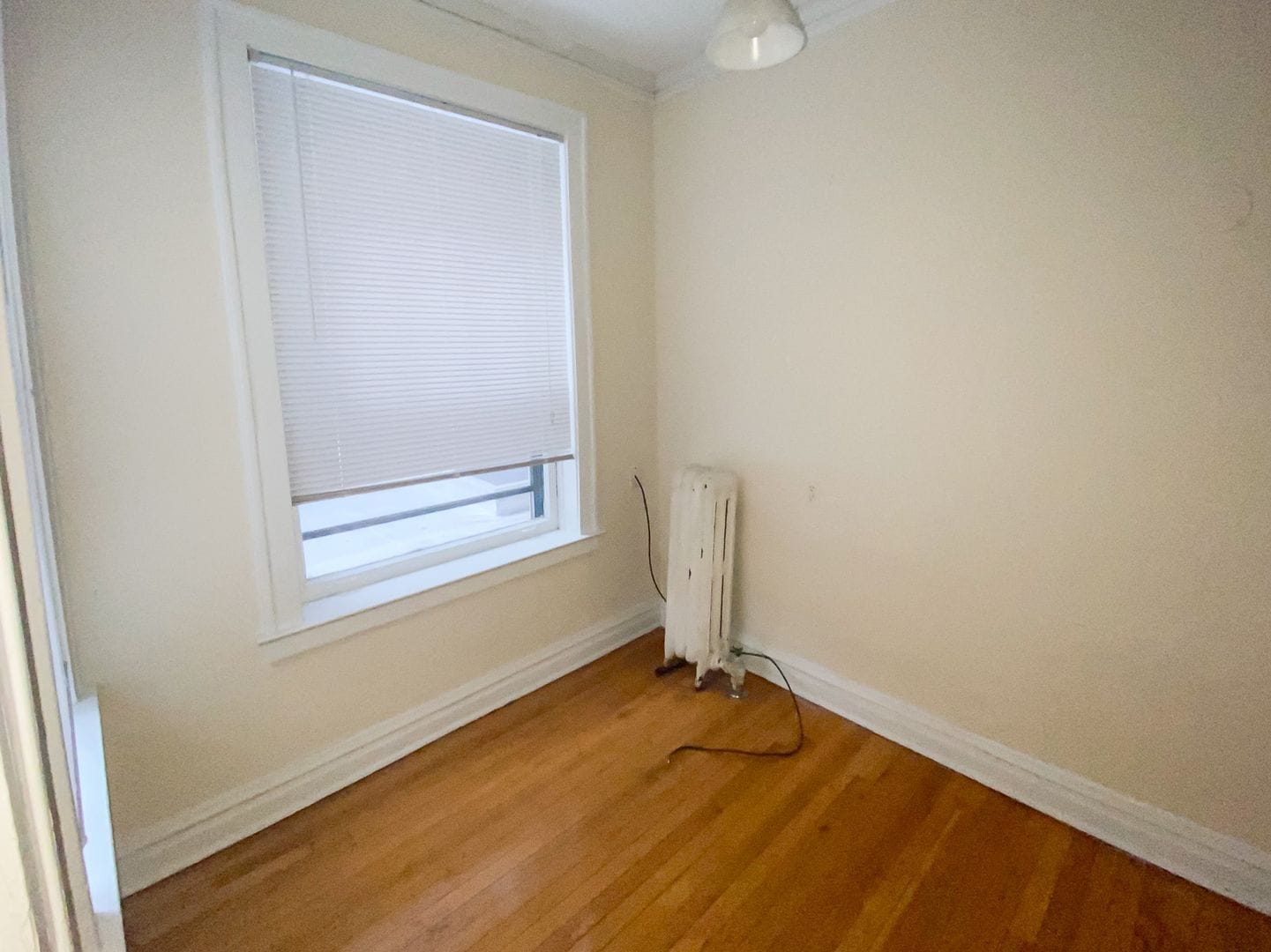 Building Photo - 435 W Surf St