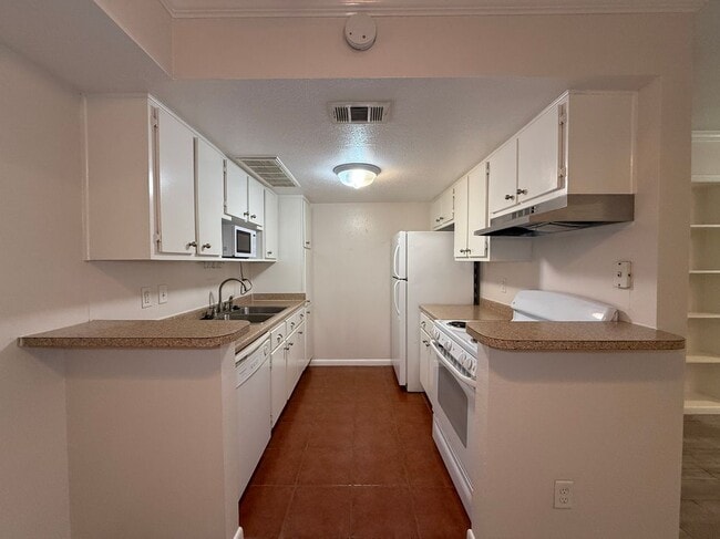 Building Photo - 2250 Bering Dr