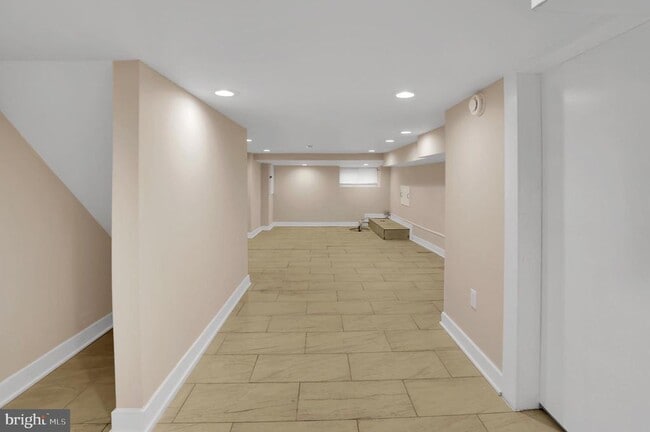 Building Photo - 274 S Alden St