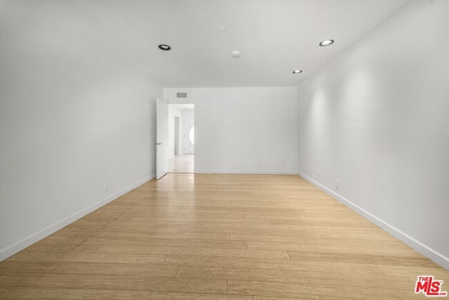 Building Photo - 3133 Barbydell Dr