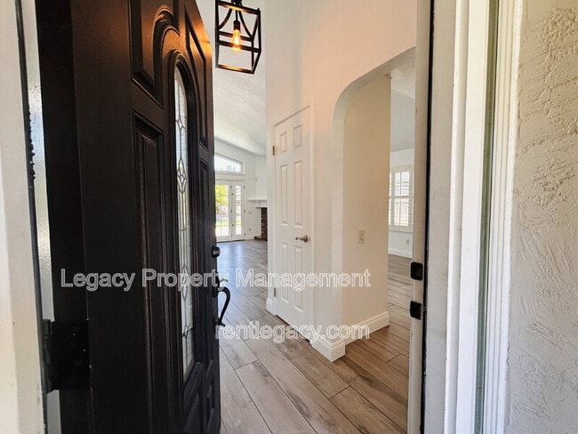 Building Photo - 3047 Mill Oak Way
