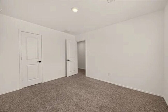 Building Photo - 12338 lariat Run Dr
