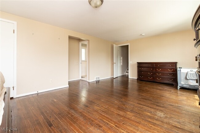 Building Photo - 25035 Penshurst Dr