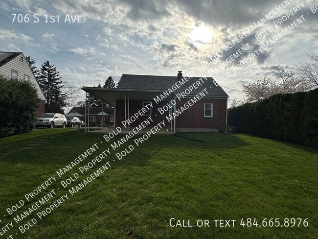 Building Photo - 706 S 1st Ave