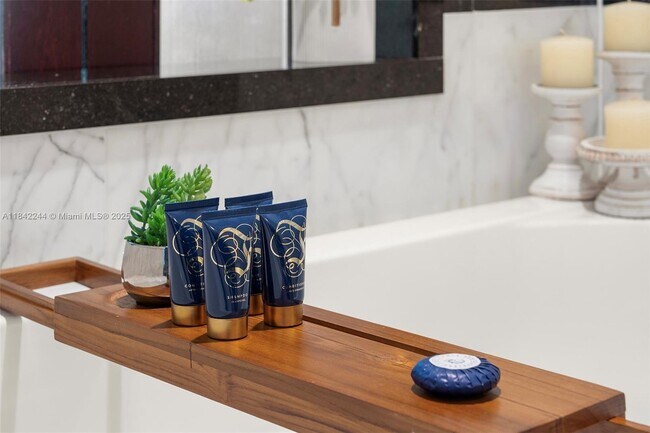 Building Photo - 4391 Collins Ave