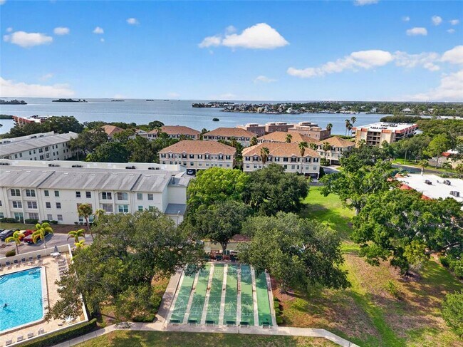Building Photo - 2700 Bayshore Blvd