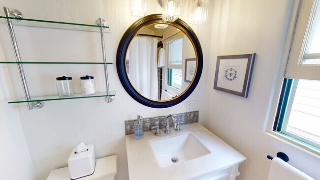 Building Photo - Fully Furnished Vacation Rental | Farmhouse Chic