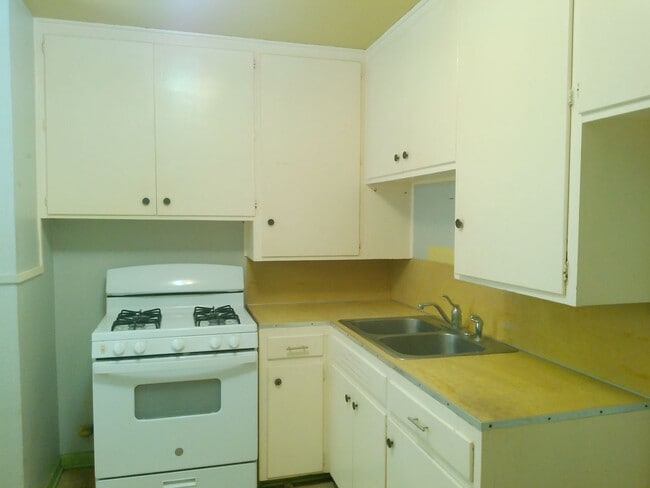 Building Photo - 4322 Fir St