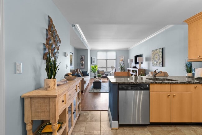 Building Photo - Elegant 1-Bed, 1-Bath Condo in Prime Virginia Beach Location!