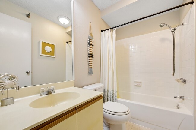 Building Photo - 7700 Seawall Blvd