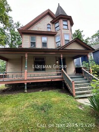 Building Photo - 515 Village St