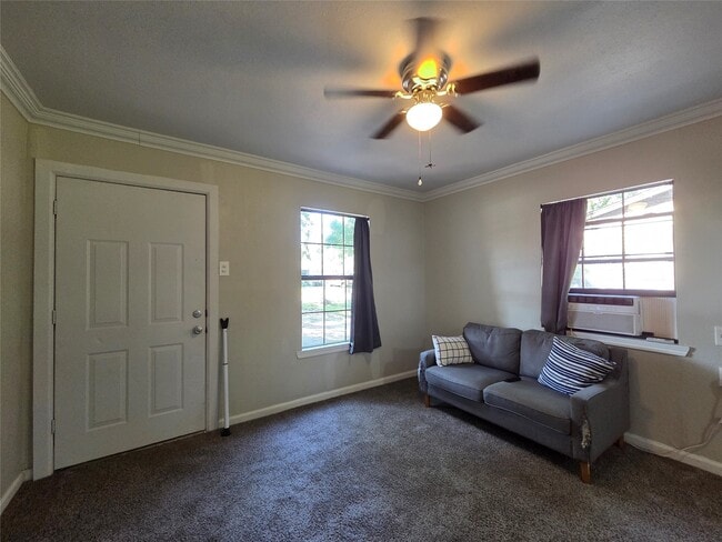 Building Photo - 10209 Palestine St