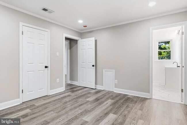 Building Photo - 2608 Holly Dr