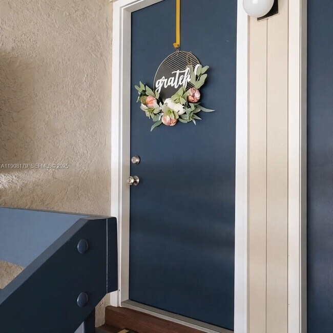 Building Photo - 5332 NE 6th Ave