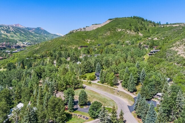 Building Photo - 15 Terrace Dr