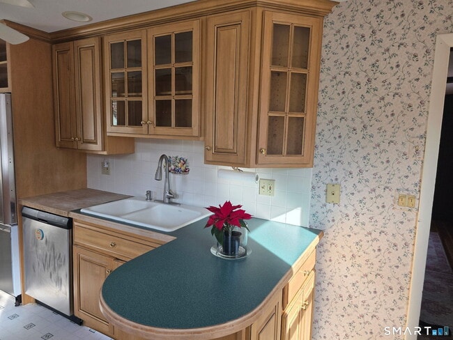 Building Photo - 23 Cedar Dr