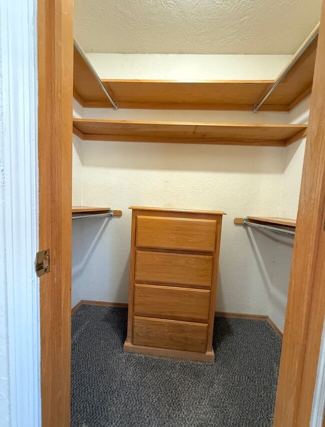 Building Photo - Chic upscale West Norman 2-bed 2.5 bath 2-...
